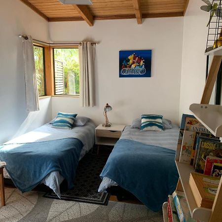 Treetop Hideaway - Taupo Holiday Home Extérieur photo
