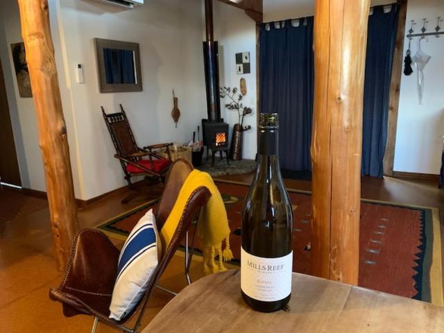 Treetop Hideaway - Taupo Holiday Home Extérieur photo