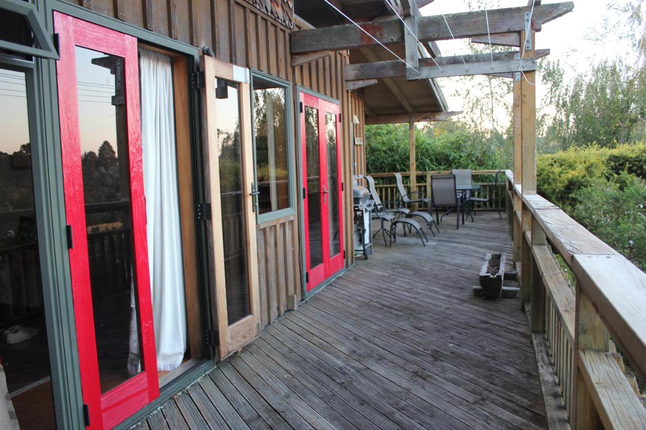 Treetop Hideaway - Taupo Holiday Home Extérieur photo
