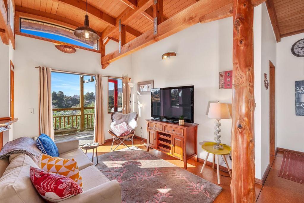 Treetop Hideaway - Taupo Holiday Home Extérieur photo